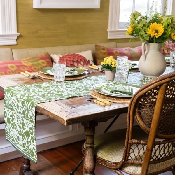 New Pomegranate Inc Cactus Flower Lettuce Green Table Runner