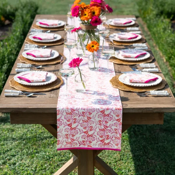 Online Pomegranate Inc Gardenia Vine Berry Table Runner